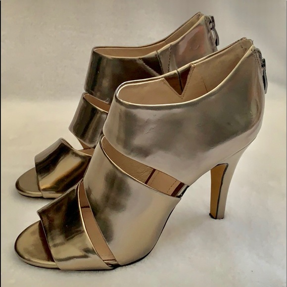 Vince Camuto - Picture 6 of 6